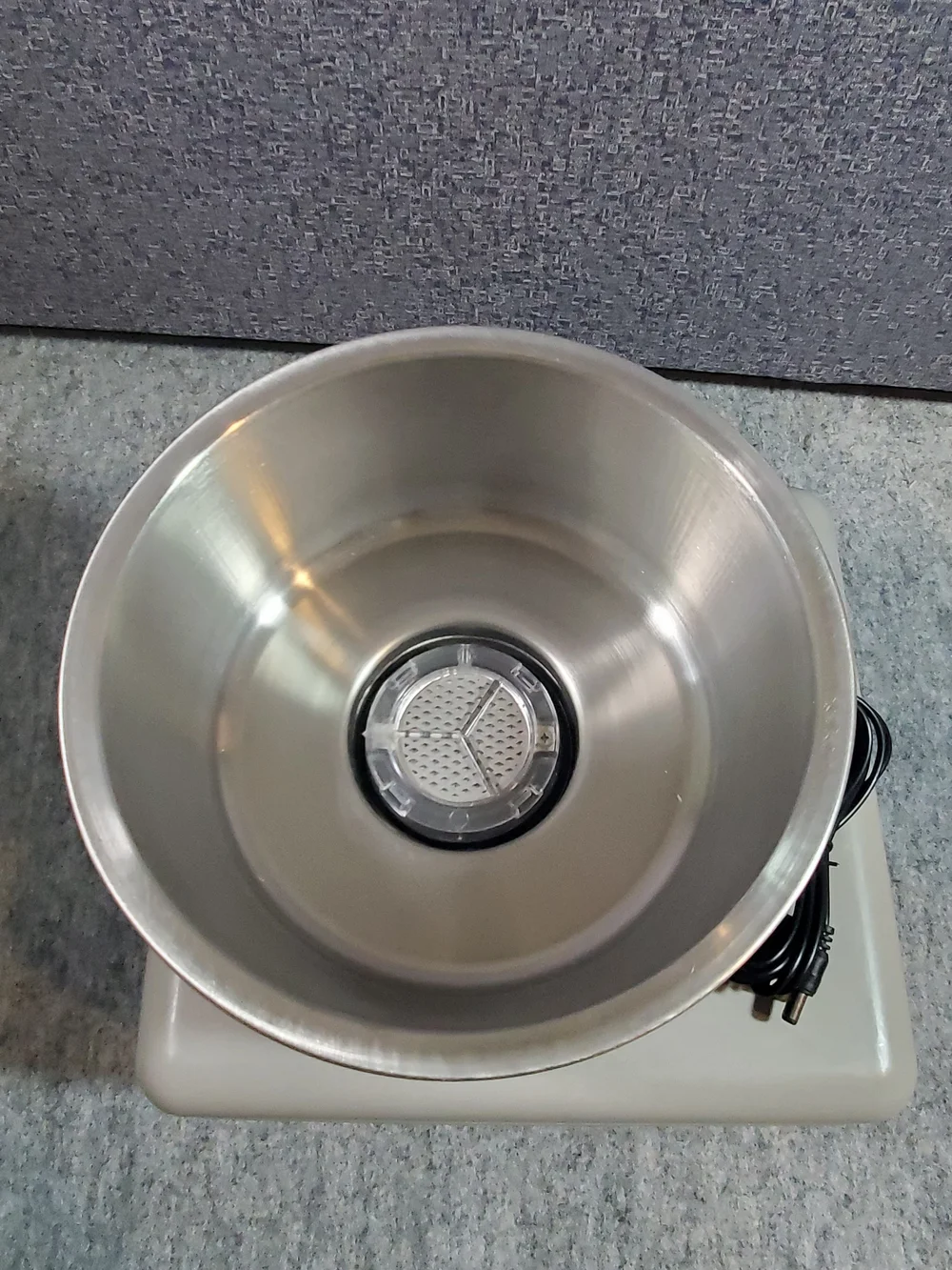 NEW APR Hydrogen Hydrogen Infused Dog Water Bowl